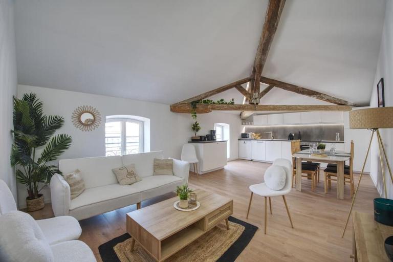 Superbe appartement, hypercentre, 4chambres. - B&B Béziers