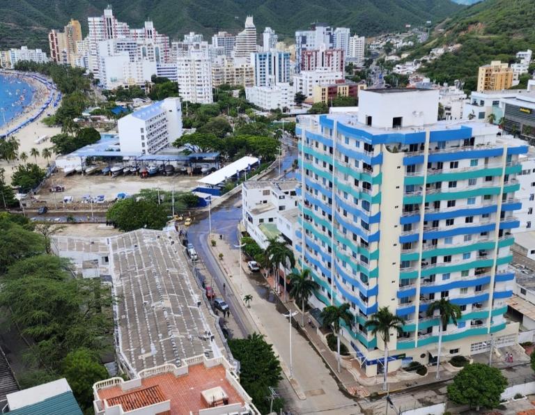 El Rodadero, Apartamento Familiar a 3 minutos de la playa, piscina , parqueadero - B&B Santa Marta