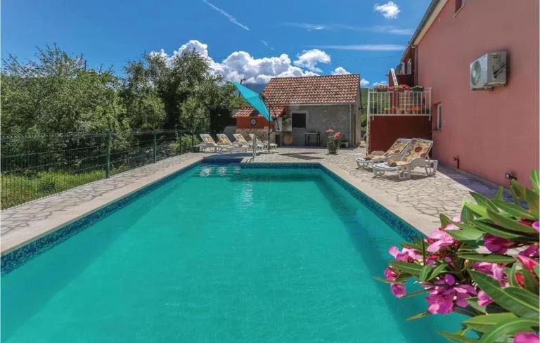 Poolside Paradise - B&B Srijane