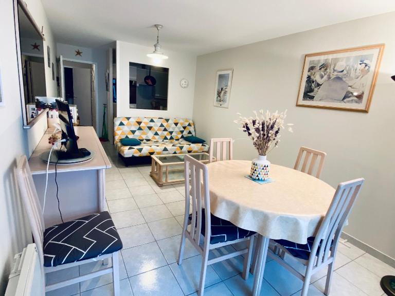 Appartement T3 Lumineux avec Balcon, Garage et Wi-Fi - Plage et Commerces à Proximité - FR-1-92-561 - Ferienwohnung Les Sables-d’Olonne
