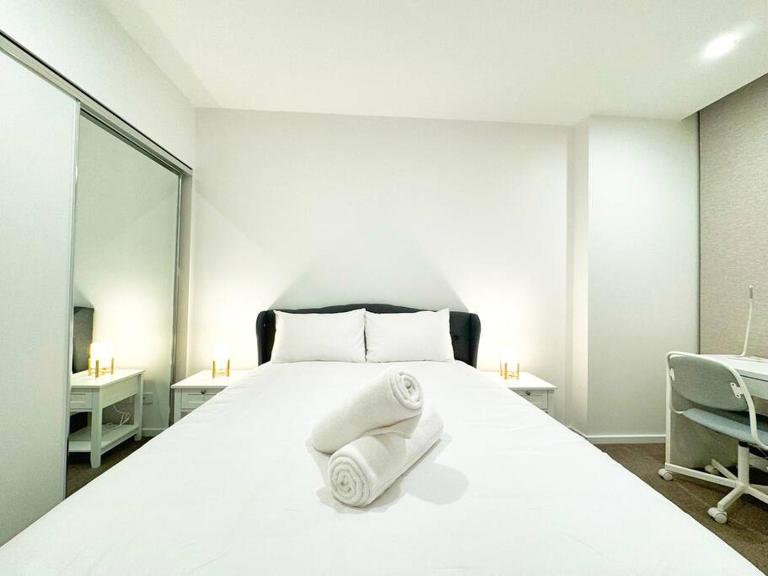 Urban Sanctuary in West Franklin with Pool & Gym - B&B Adelaide
