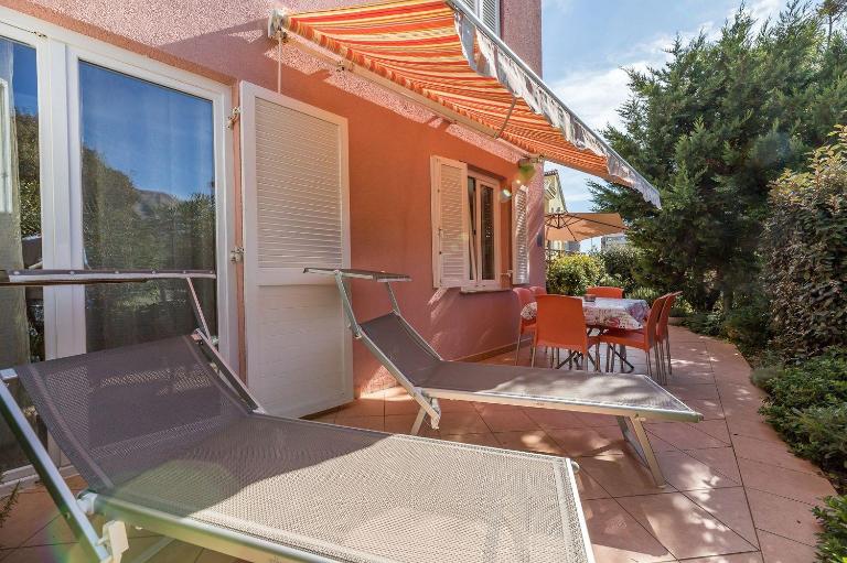Moderne Ferienwohnung mit Garten, Liegestuhl, WiFi, Klima - Bed and Breakfast Baška