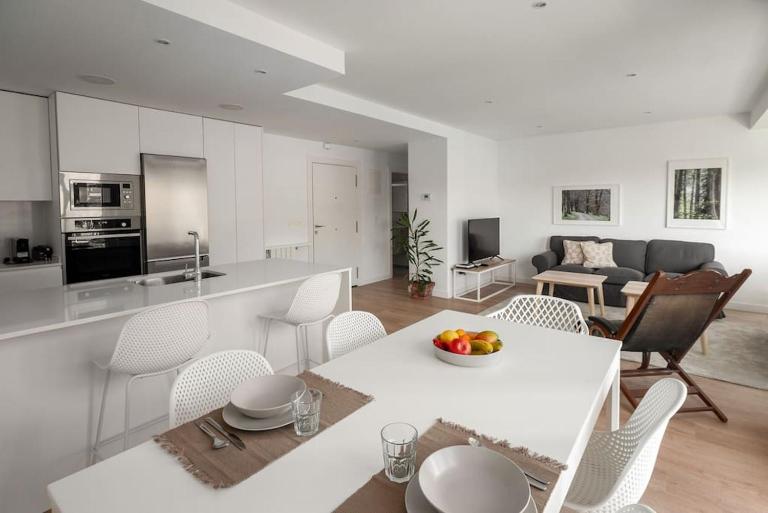 Bright apartment with A/C, parking optional - B&B Donostia / San Sebastian