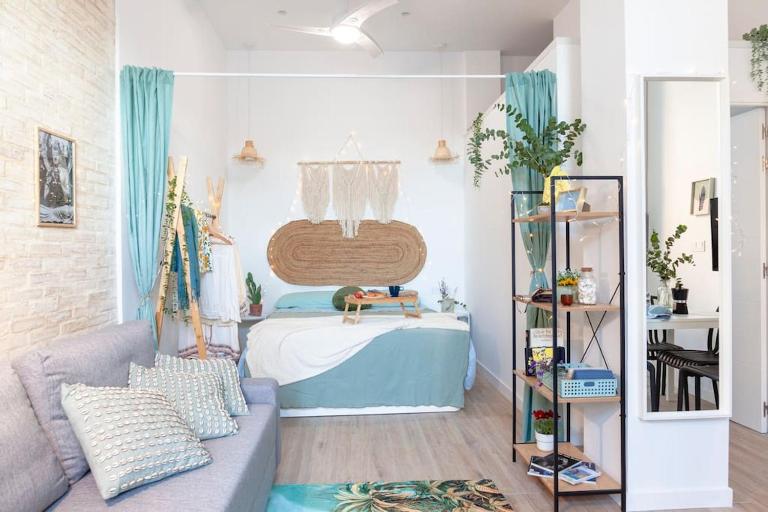 AL5 Seaside Bliss-stylish loft steps from Malvarrosa - B&B Valencia