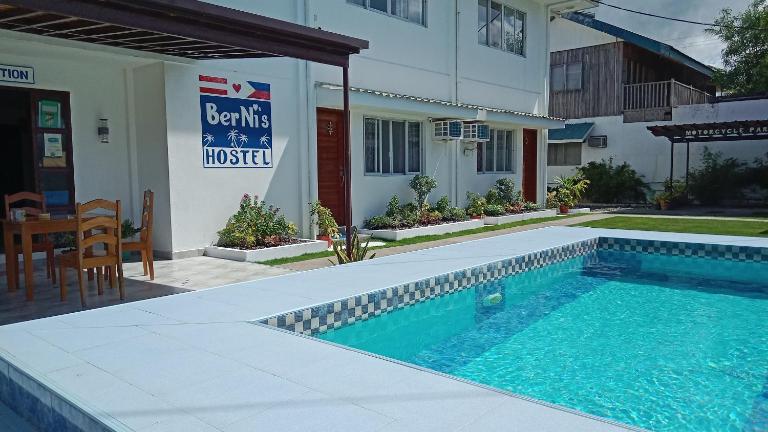 Bernis Hostel - B&B Moalboal