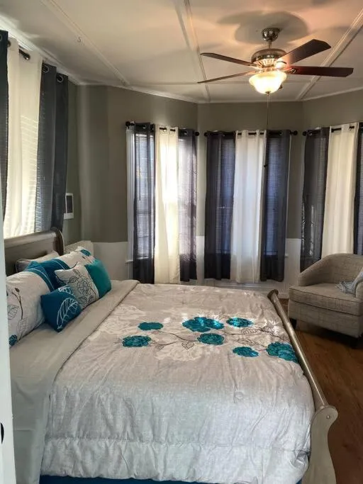Classic King Suite Apartment - Ferienwohnung Schenectady