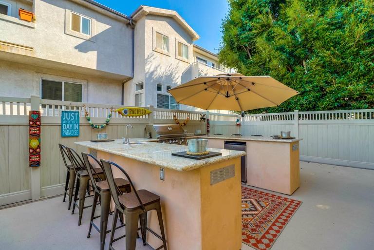 Bay View Dream Home - IndoorOutdoor Living, Rooftop & Steps to Bay - B&B San Diego