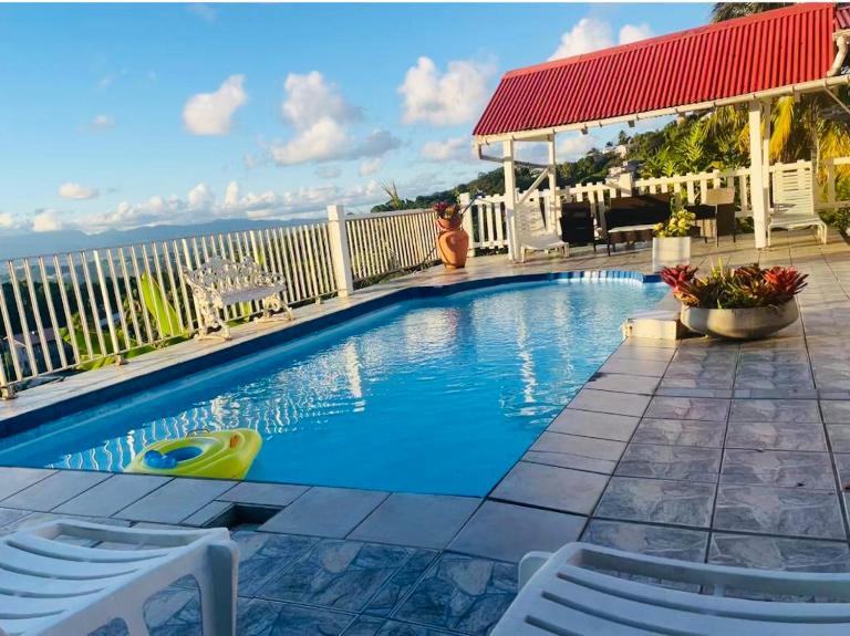 Appartement charmant à Rivière-Pilote avec piscine privée - B&B Rivière-Pilote