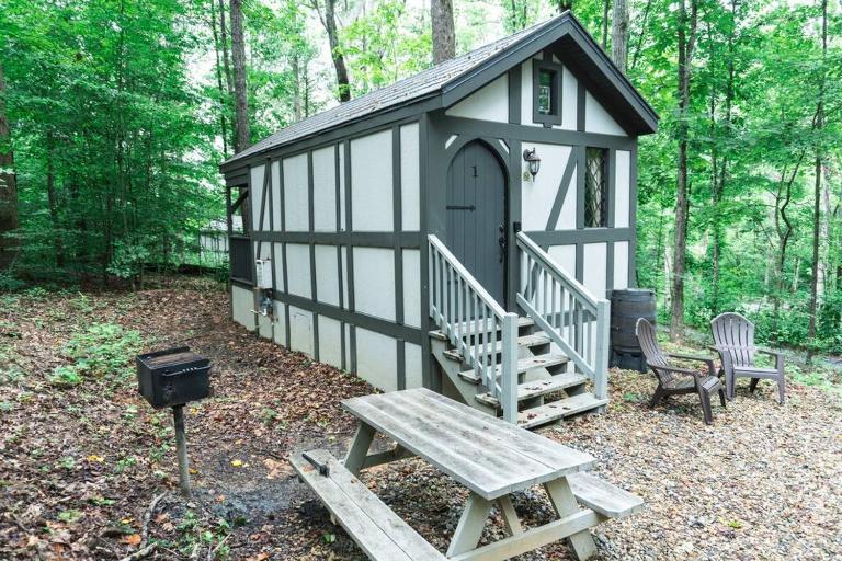 Tiny Home Cottage Near the Smokies #1 Olga - Bed and Breakfast Sevierville