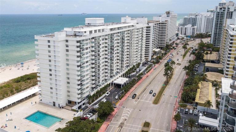 Pavilion Beach Front Apartment with Balcony - B&B Miami Beach
