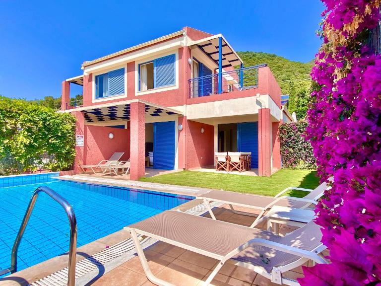 Villa Barbati Pelagos with private pool by DadoVillas - B&B Barbáti