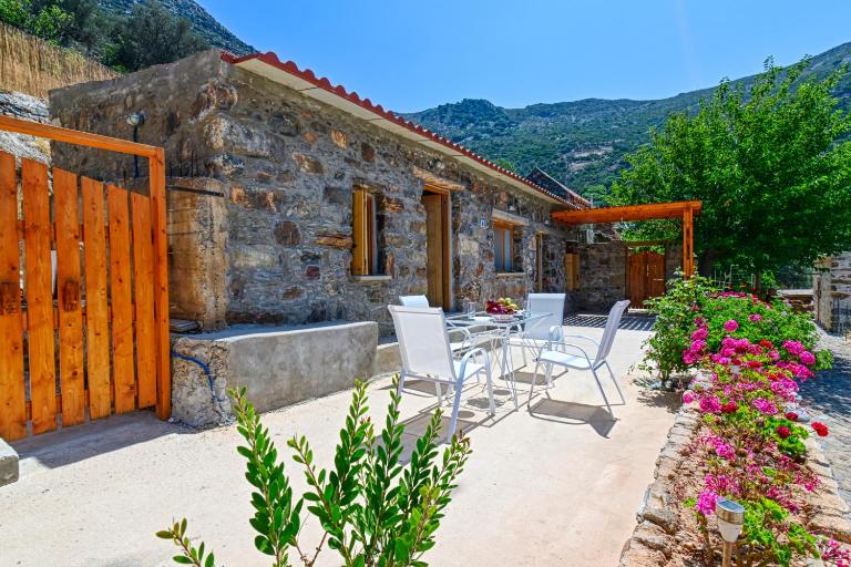 Traditional Stone House with Mountain & Sea Views "KeramotisDream" - B&B Keramoti