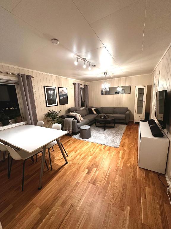 Cozy 2-Bed Apartment on the top of Tromsø! - B&B Tromsø