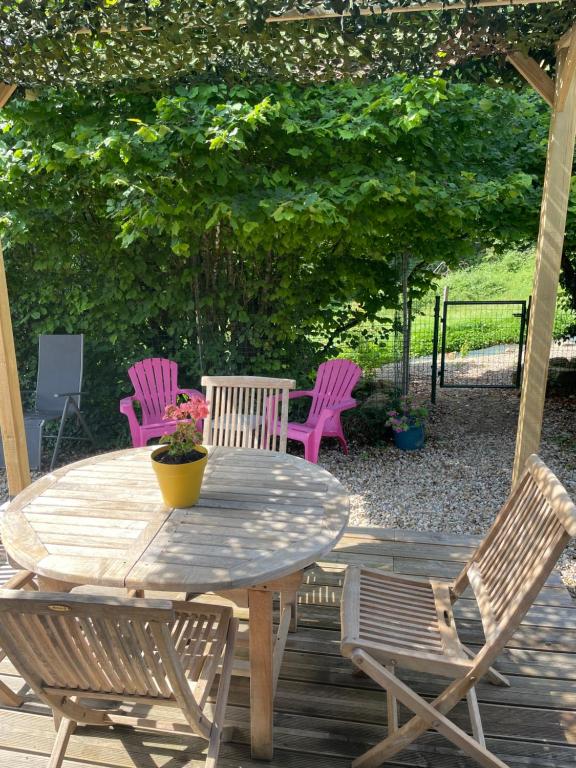 GITE CHALET BOIS - B&B Bessuéjouls