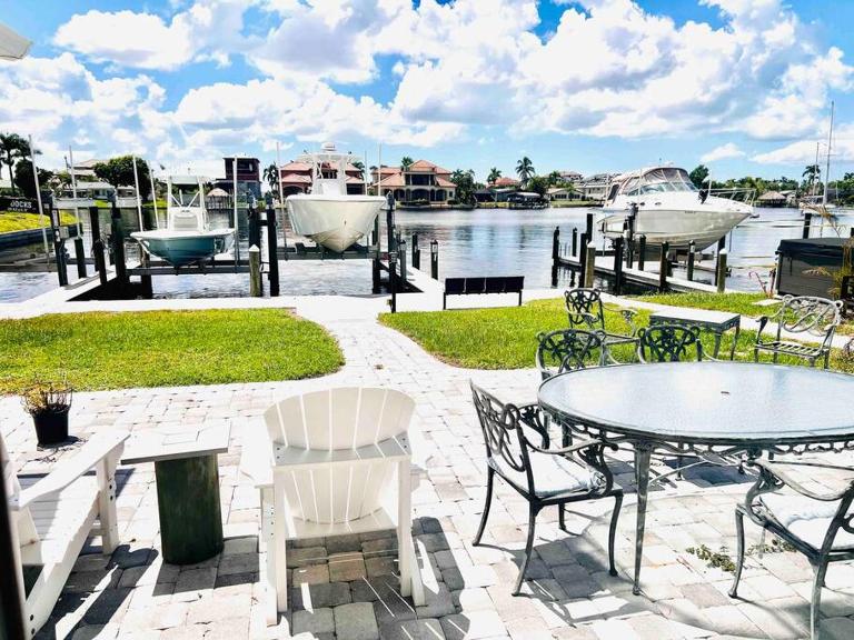 Cozy 2 bedrooms home by the water - B&B Cabo Coral