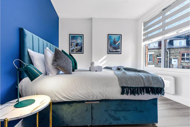 Lovely Two Bedroom with Ensuite Bathrooms - B&B London