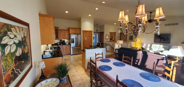 Beautiful 4+ bed 3 bath Condo 20 minutes to Madison - Bed and Breakfast Deerfield