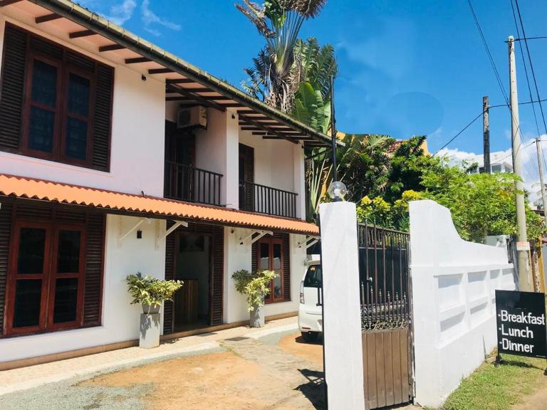 Tamaro Beach Resort - B&B Hikkaduwa