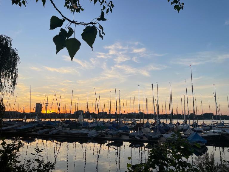 Schöne Wohnung nähe von HBF und Alstersee - Bed and Breakfast Hamburg