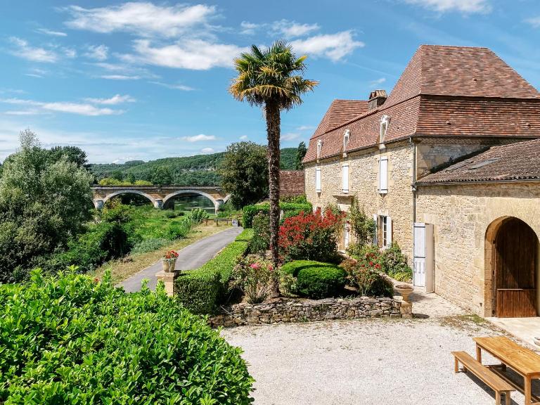 Moon River Grande Maison - Bed and Breakfast Saint-Cyprien