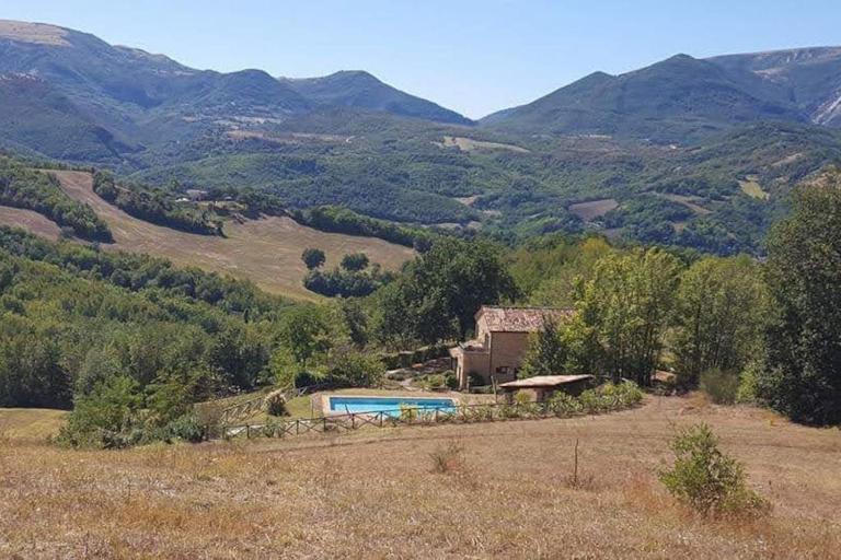 Luxury Villa with Pool, Stunning Location - B&B San Ginesio