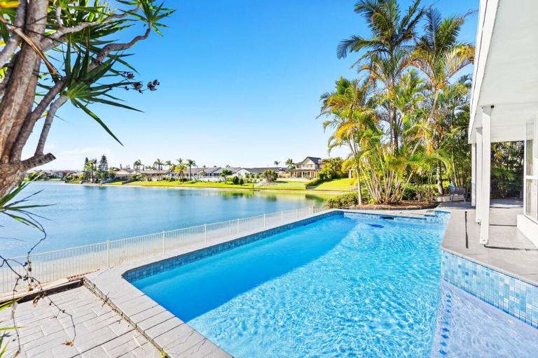 Stunning Waterfront Oasis - B&B Gold Coast