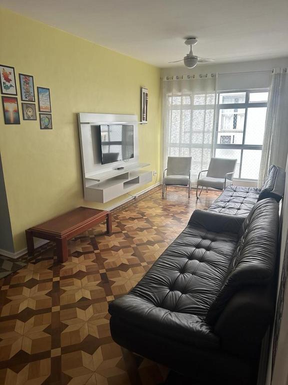 Apto a 250m da praia Enseada - B&B Guarujá