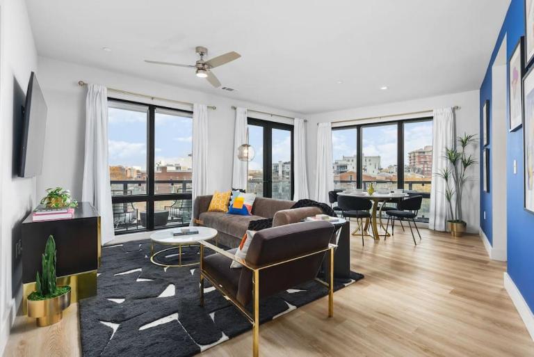 Luxury Condo with Huge Patio, near Vanderbilt & Downtown - Chambres d'hôtes Nashville