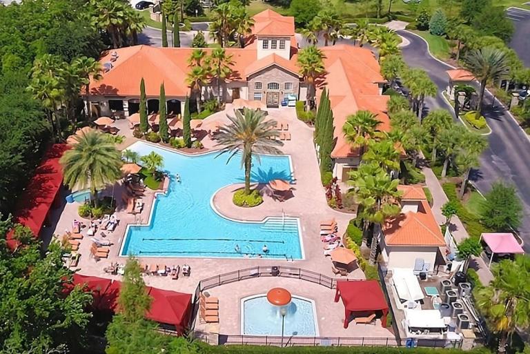 Spacious, Updated, 2 Bedroom Condo in Gated Resort Community - B&B Kissimmee