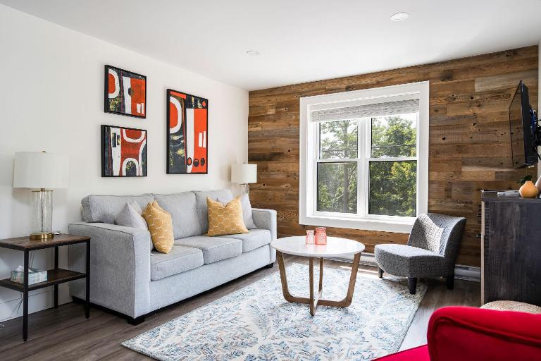 "Ski" at Hills Meaford, Second Floor Suite w Bunk Beds - Ferienwohnung Meaford