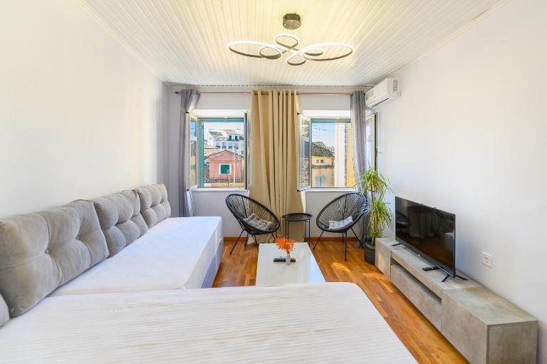 Mitropoleos Suite - B&B Karyófyto