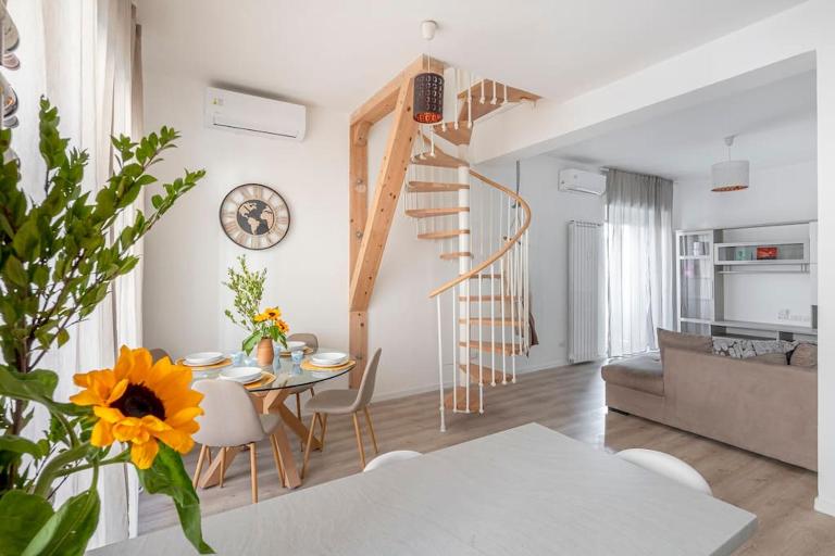 Cozy apartment 1 Min from new MM4 Argonne - Ferienwohnung Mailand