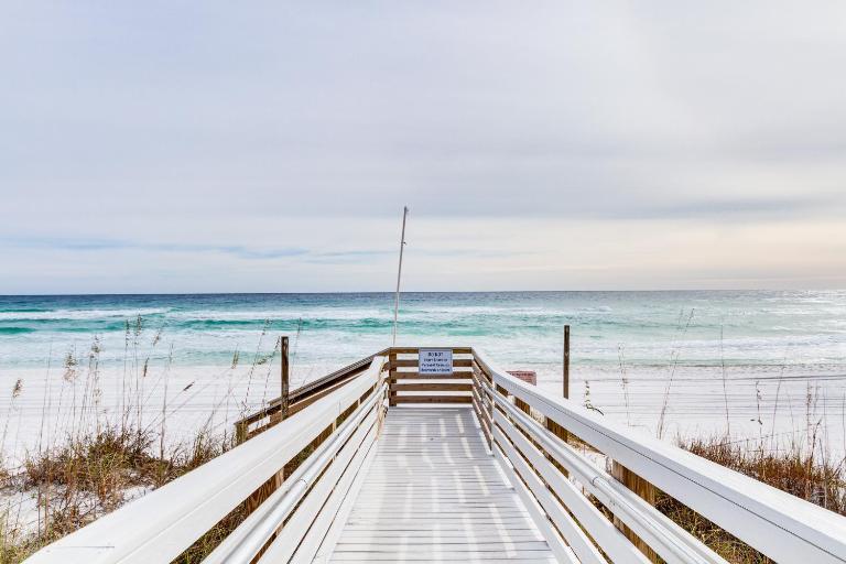 Pensacola Beach Condo w/ Patio & Access to Beach! - B&B Pensacola Beach