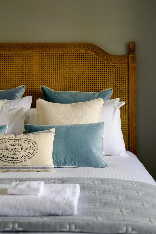 Bluestone Cottage - Character & Class - B&B Orange