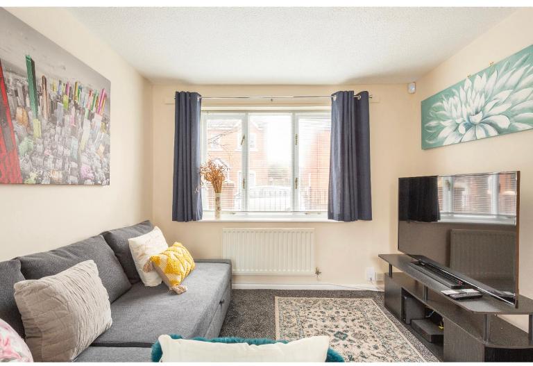 New Manchester Getaway Home - Free Gated Parking with Fob - Chambres d'hôtes Manchester
