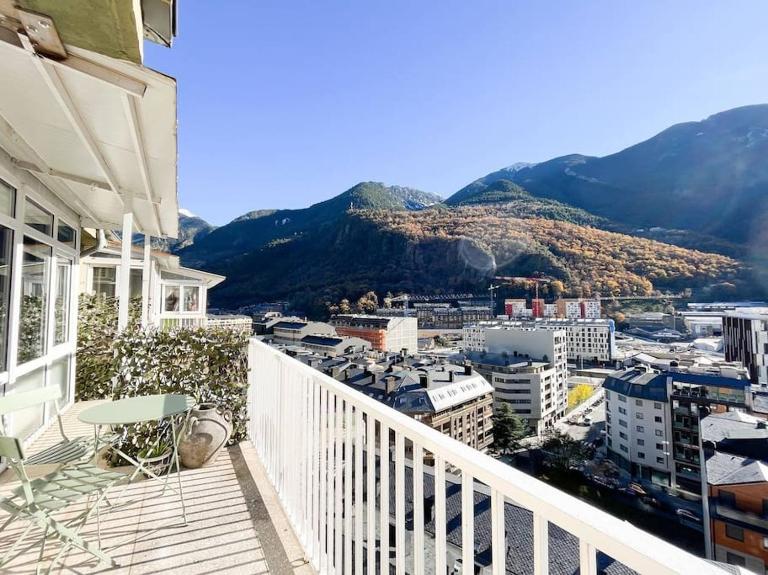 Casco Antiguo, Balcón Vistas, 10pax - 3Parkings l by BonesVacances - Bed and Breakfast Andorra la Vella