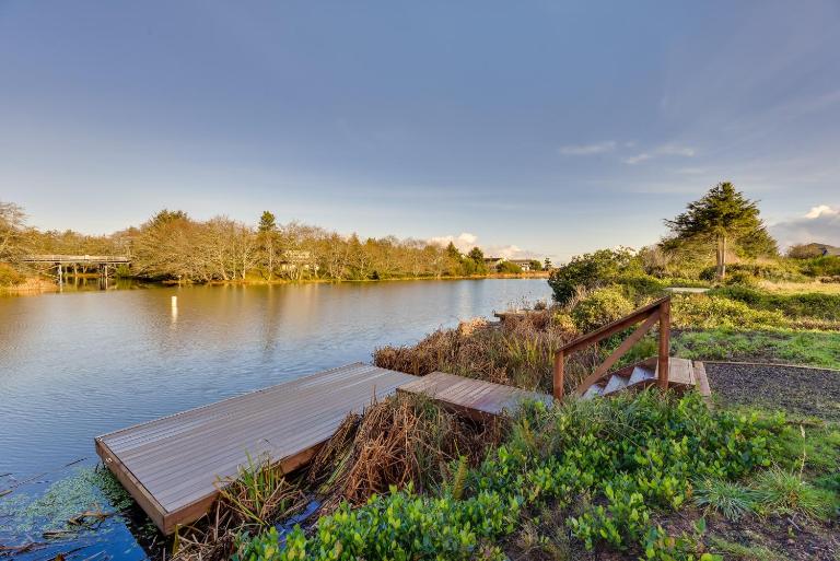 Canal-Front Home in Ocean Shores w/ Dock & Views! - B&B Ocean Shores