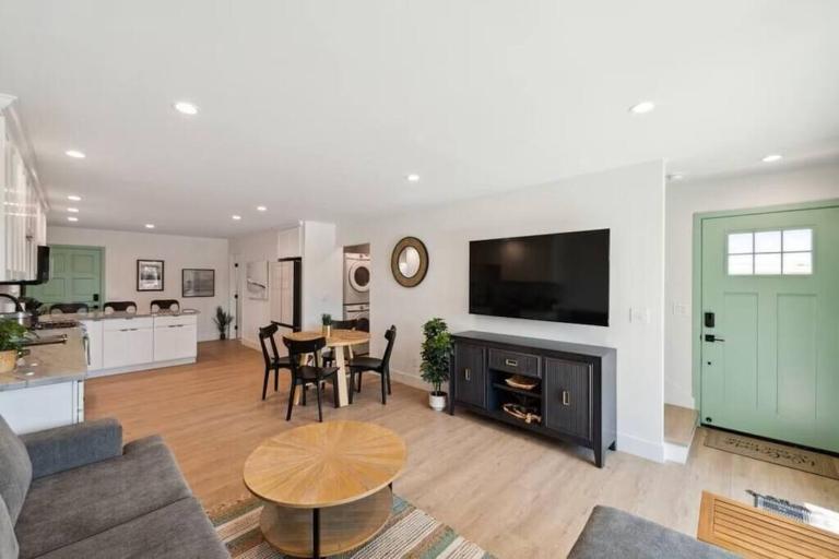 Coastal Living at its Finest Pacific Beach - B&B San Diego
