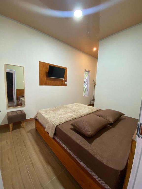 Resy home syariah dekat alun2 wonosobo - B&B Kalianget
