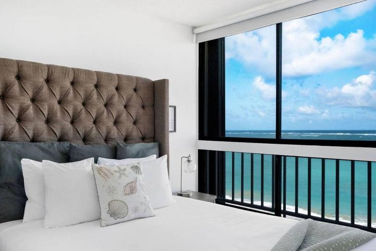 Marias Beach 1BDR Oceanfront Pool Parking - B&B San Juan
