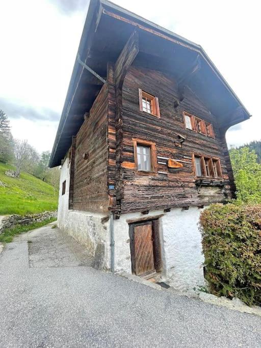 Cosy mountain apartment 5min walk from Gondola - B&B Fiesch