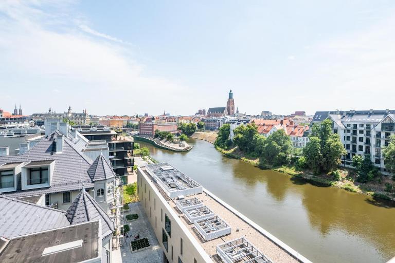 Nice View Apartment, Free Underground Parking, City Square 6 min - Bed and Breakfast Wrocław