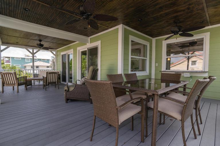 Bliss & Tonic Down - B&B Bradenton Beach