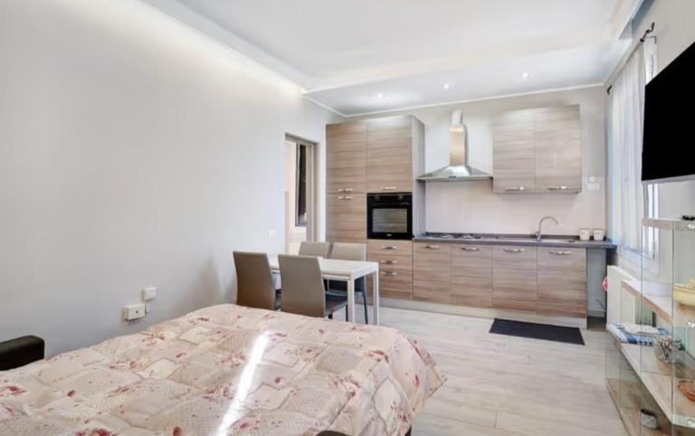 CASA SANREMO TIZIANO Parking Gratis Centro 15 minuti a piedi - B&B Sanremo