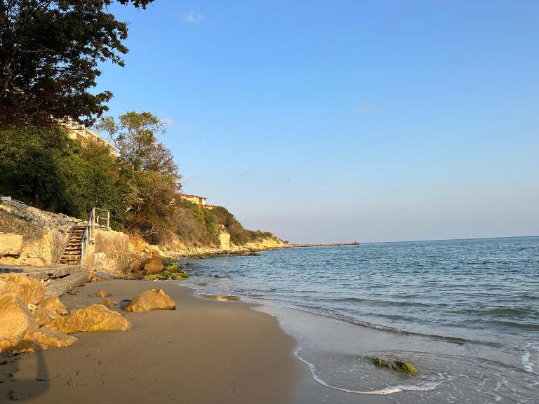 Alex Beach - B&B Elenite