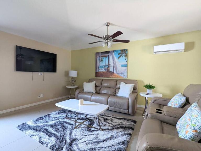 Spacious 3BR Sarasota Family Home 12 Min to Siesta Key Beach - Ferienwohnung Sarasota