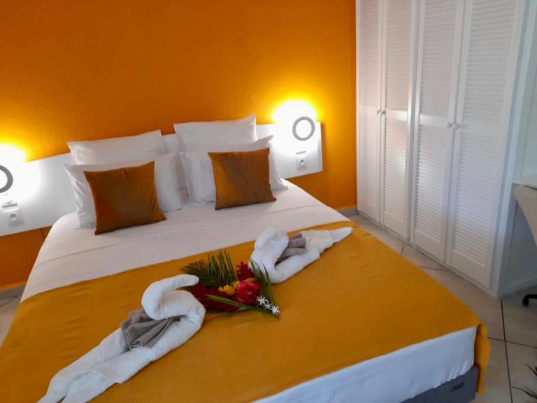 Au Nid de KLOE, proche plage privée - Bed and Breakfast Grand-Bourg