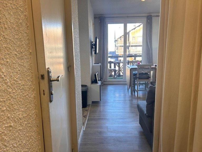 Studio Cabine 4 pers. à Risoul 1850, Accès Direct Pistes, Balcon, Piscine Chauffée l'Été - FR-1-330-575 - B&B Risoul