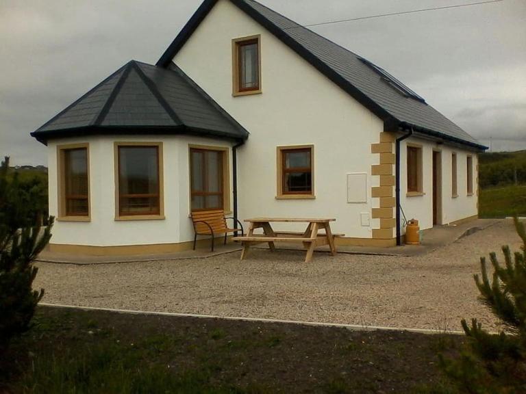 The lake house - B&B Gweedore