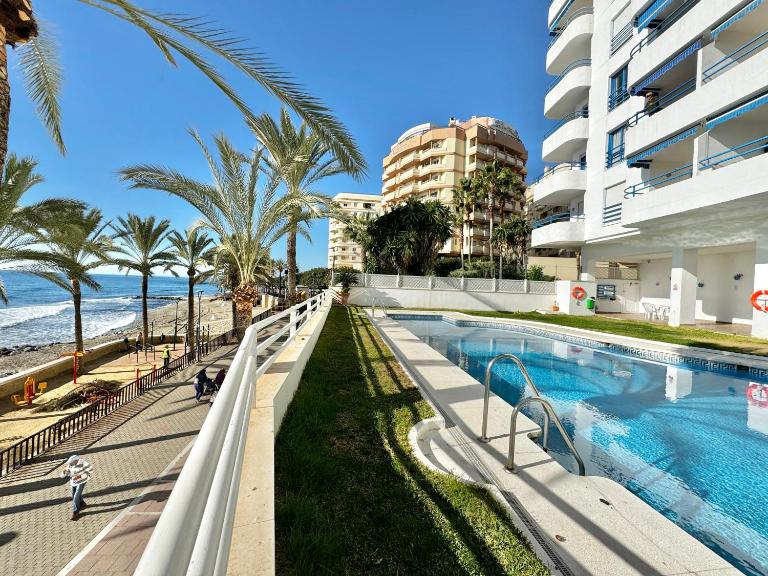 Seaside Oasis with Mountain Views - EaW Homes - B&B Marbella